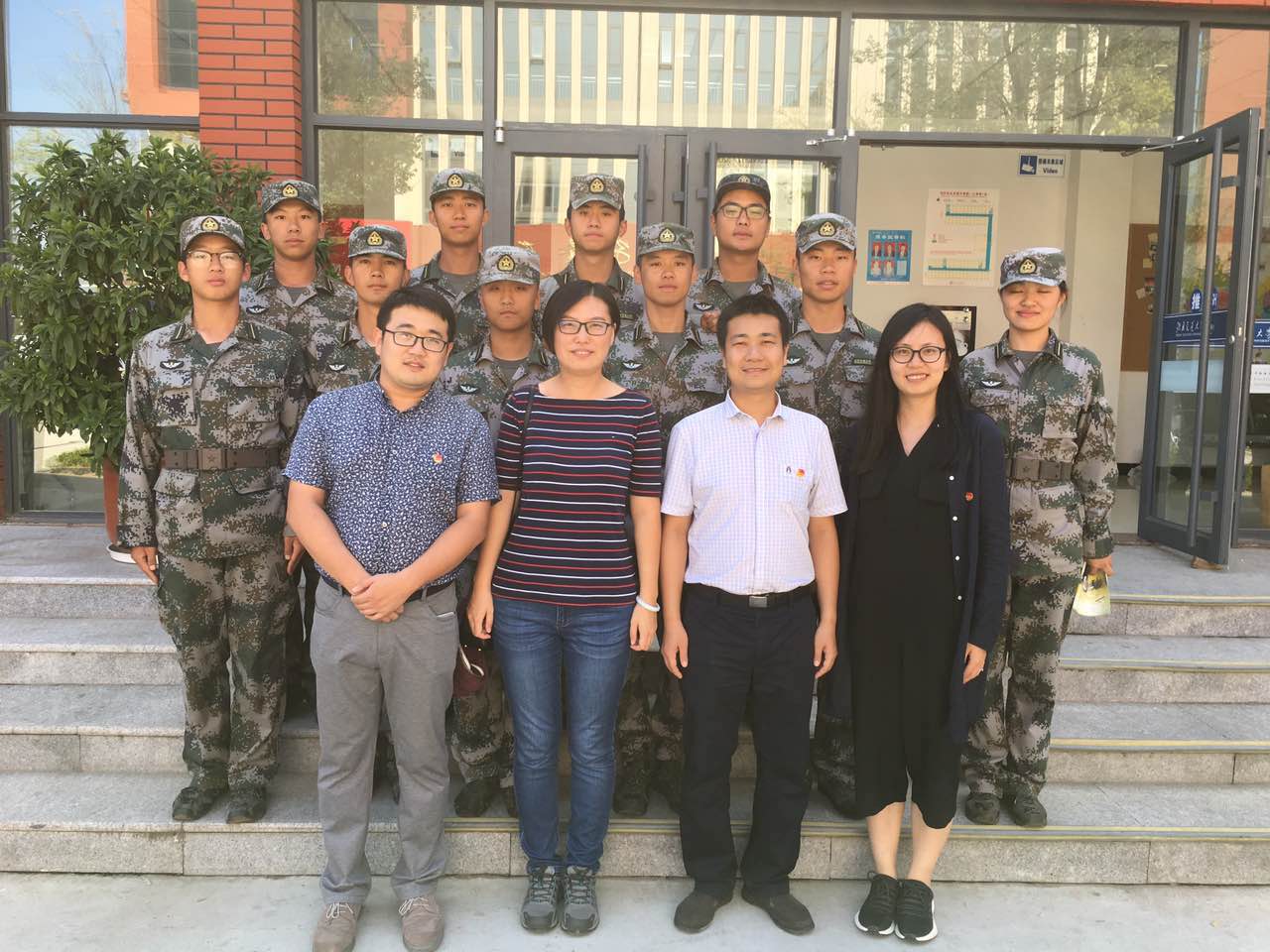 慰问国防生.jpg