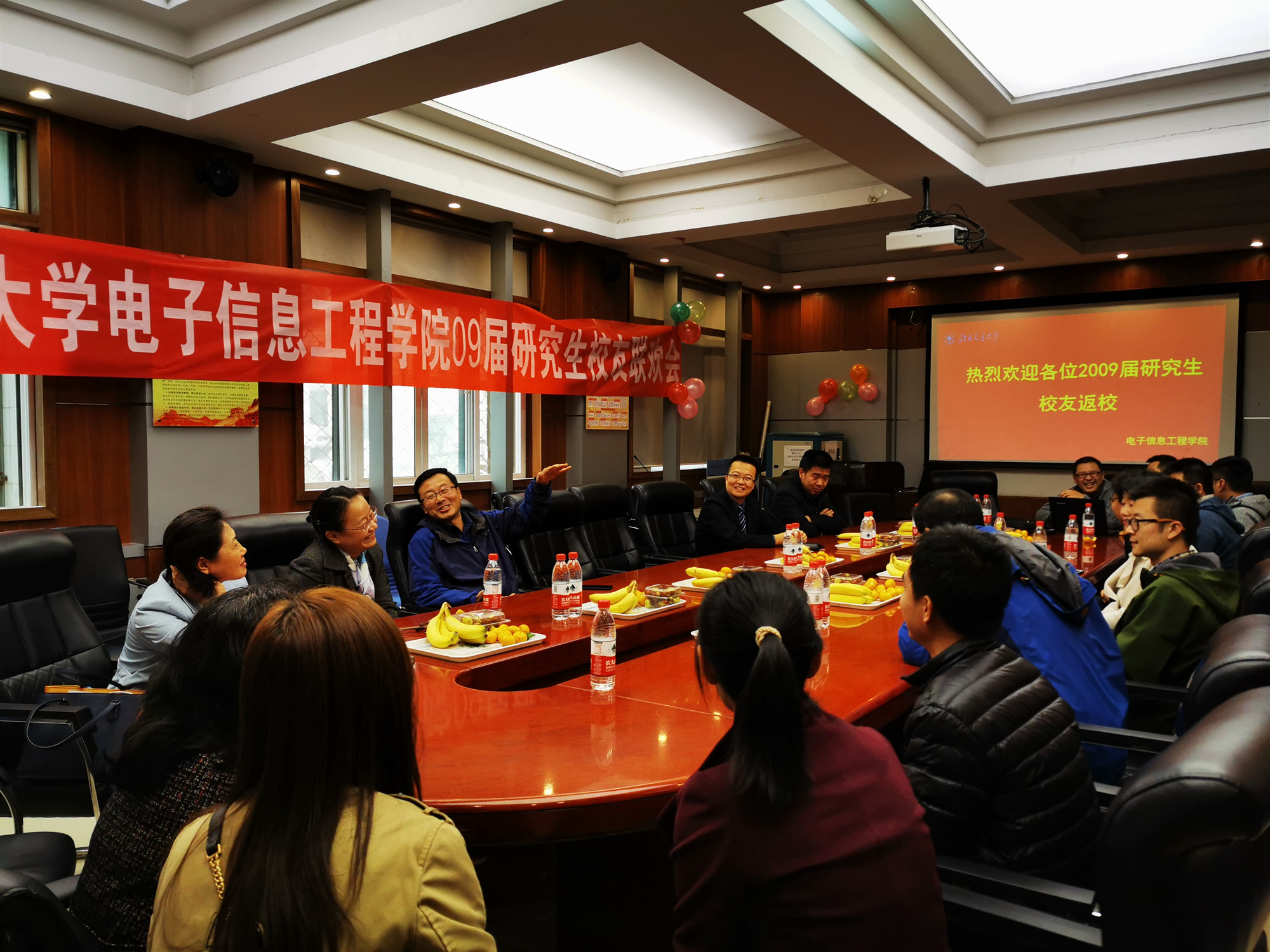 6、研究生校友座谈会.jpg