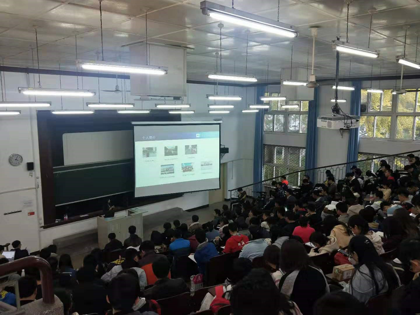 贾梓筠-1.jpg